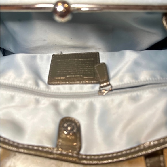 Shiny silver medium shoulder bag. With blue lining and silver hardware. - Picture 5 of 9